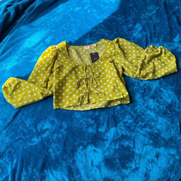 Levi’s Tie Front Shirt - Picture 11 of 11